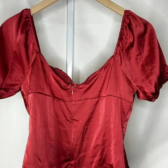 2/$30 Love tree Size Medium Satin Like Body Suit Sweetheart Dusty Red - Picture 7 of 13